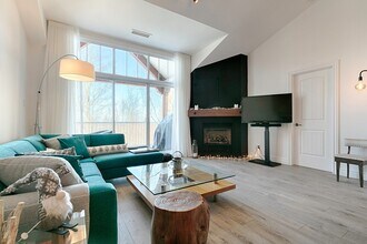 180 Rue du Cercle des Cantons in Bromont, QC - Building Photo - Building Photo