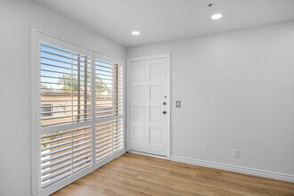 116 W Maple St, Unit #25 in Glendale, CA - Building Photo - Building Photo