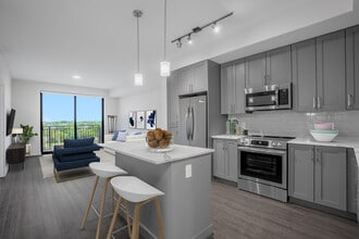 Shalimar Plantation East in Plantation, FL - Foto de edificio - Building Photo