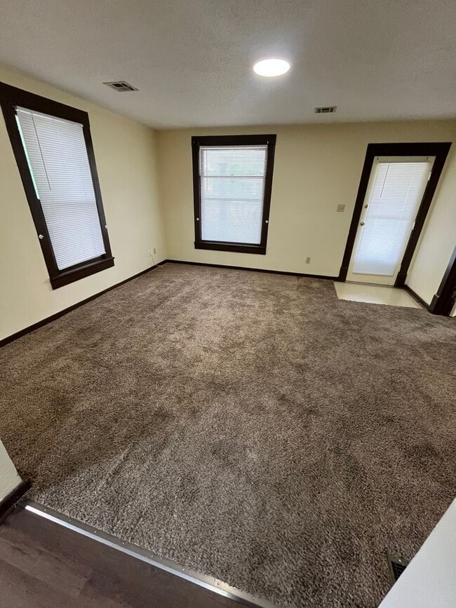2532 Lakin Ave in Great Bend, KS - Building Photo - Building Photo