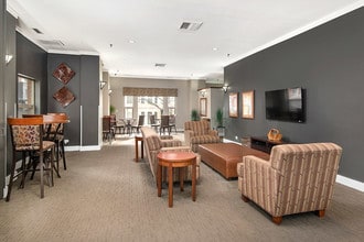 100 W. Chestnut in Chicago, IL - Foto de edificio - Building Photo