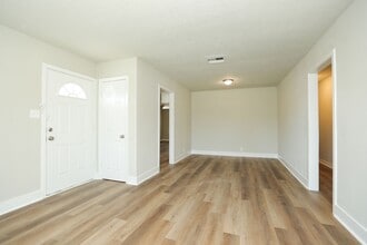 631 Edgebrook Dr in Houston, TX - Building Photo - Building Photo