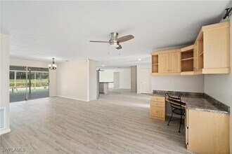 1411 Whiskey Creek Dr in Ft. Myers, FL - Foto de edificio - Building Photo