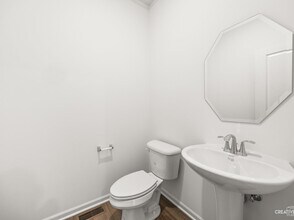 421 Hathaway Ln in Oswego, IL - Building Photo - Building Photo