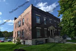 213 N Hickory St, Unit BS in Joliet, IL - Building Photo