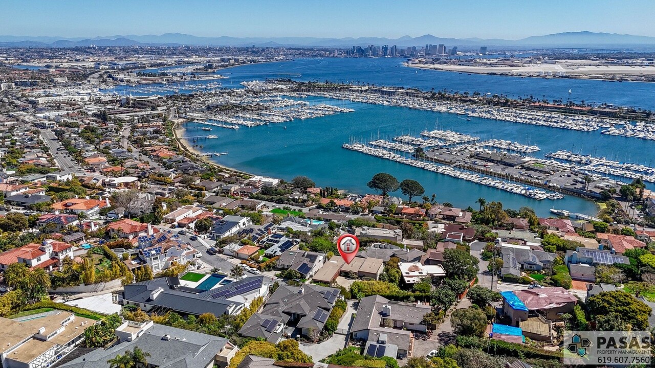711 Armada Terrace in San Diego, CA - Building Photo