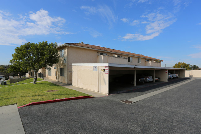 Nevada Regency Apartments in Vista, CA - Building Photo - Building Photo