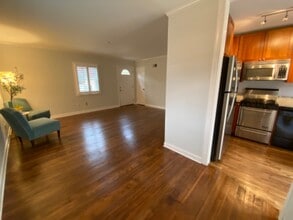 3107 Elmwood Dr in Alexandria, VA - Foto de edificio - Building Photo