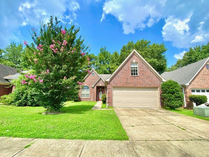 8337 Regal Bend Dr in Olive Branch, MS - Building Photo