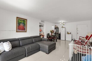 8511 NW 8th St in Miami, FL - Building Photo