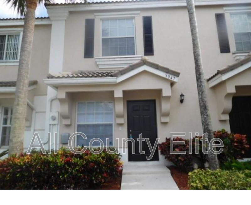 5047 Palmbrooke Cir in West Palm Beach, FL - Building Photo