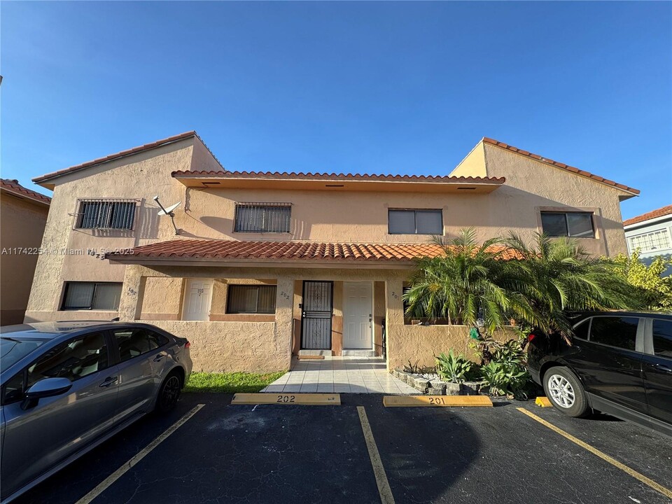 7925 W 29th Way in Hialeah, FL - Building Photo