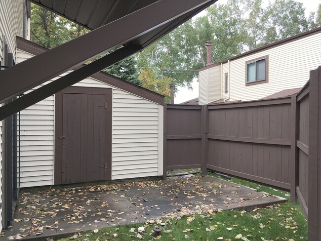 1015 N 39th St in Grand Forks, ND - Foto de edificio - Building Photo
