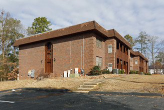 Gables Court Apartments in Fayetteville, NC - Building Photo - Building Photo