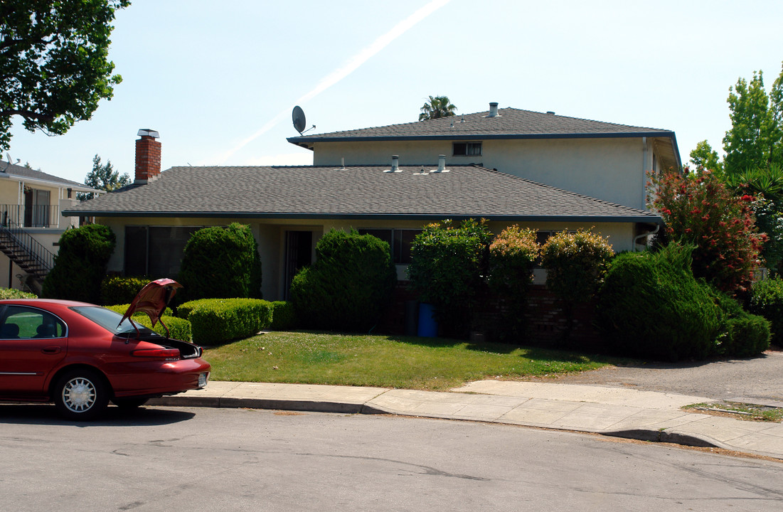 554 Firloch Avenue in Sunnyvale, CA - Building Photo