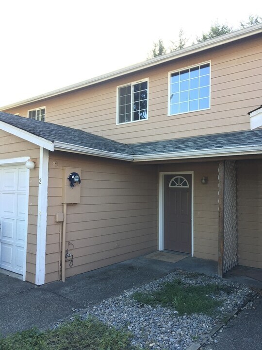 407 Harman Way S in Orting, WA - Building Photo