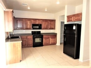 7643 Dove Canyon St in Las Vegas, NV - Building Photo - Building Photo