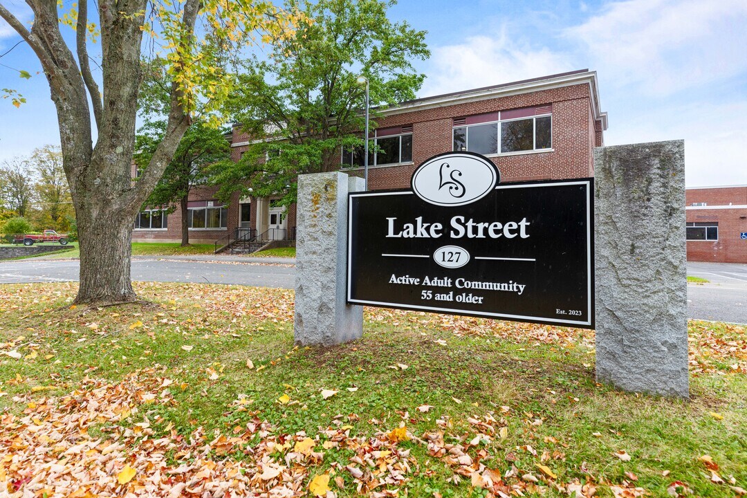 127 Lake St, Unit 118 in Chittenango, NY - Building Photo