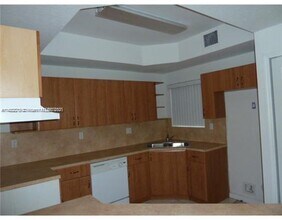 687 SW 7th St in Florida City, FL - Building Photo - Building Photo