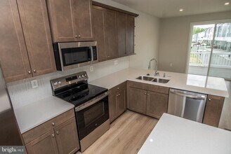 9376 Tanfield Dr in Fredericksburg, VA - Building Photo - Building Photo