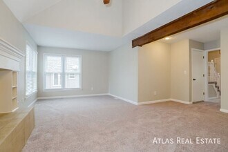 9336 Greenway Ln in Lenexa, KS - Building Photo - Building Photo