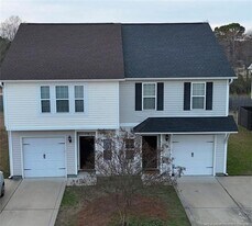 3130 Horsepen Br in Fayetteville, NC - Building Photo