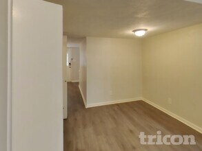 2106 Newbury Dr in Arlington, TX - Building Photo - Building Photo