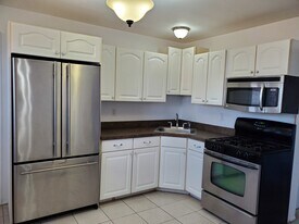 225 College Dr, Unit 225 College Drive in Edison, NJ - Building Photo