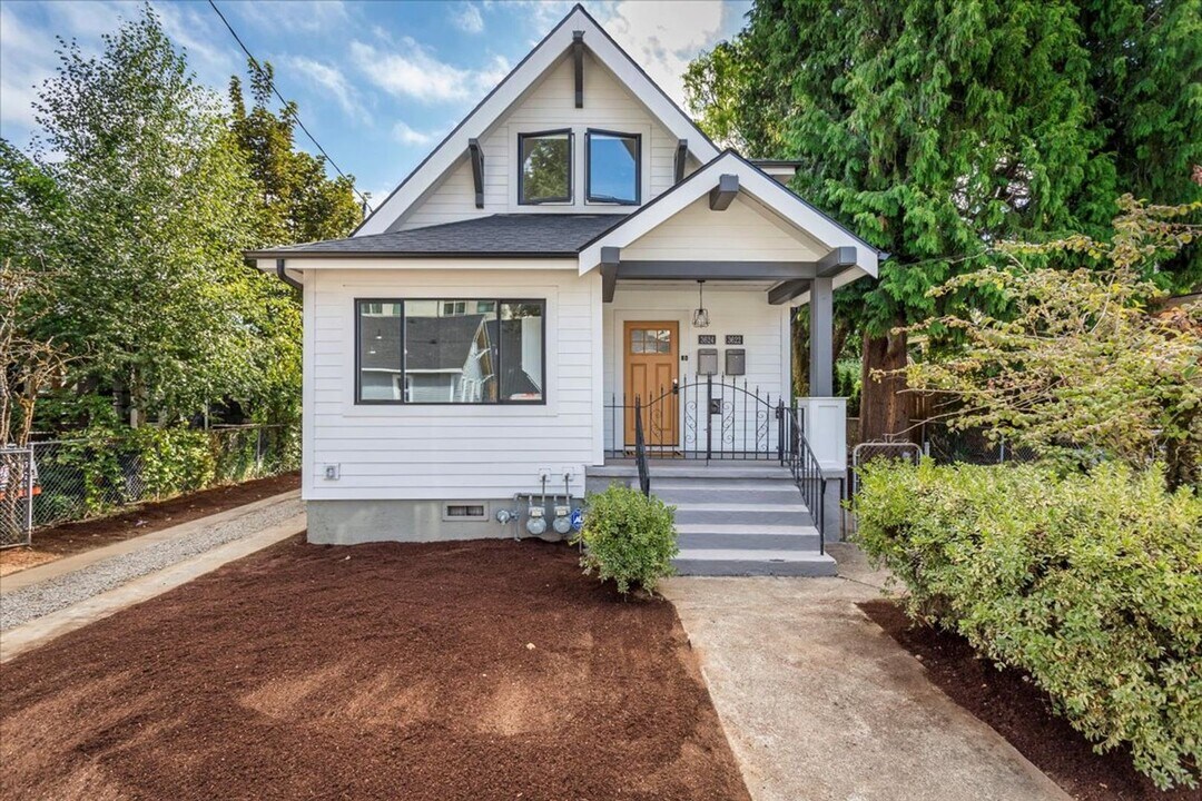 3622-3624 NE Cleveland Ave in Portland, OR - Building Photo