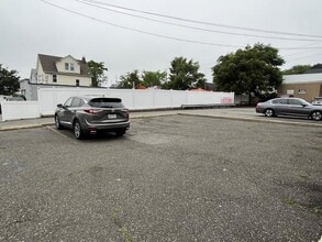 1 Willowdale Ave in Port Washington, NY - Building Photo - Building Photo