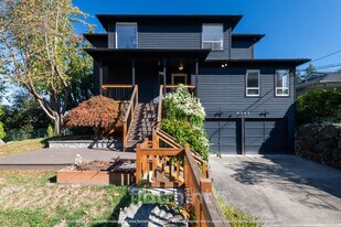 4444 29th Ave W in Seattle, WA - Building Photo
