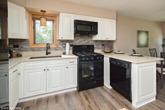 616 E 5th Ave in Naperville, IL - Building Photo - Building Photo