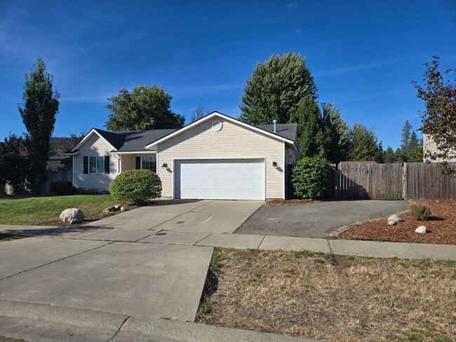 8639 W Colorado St in Rathdrum, ID - Building Photo - Building Photo