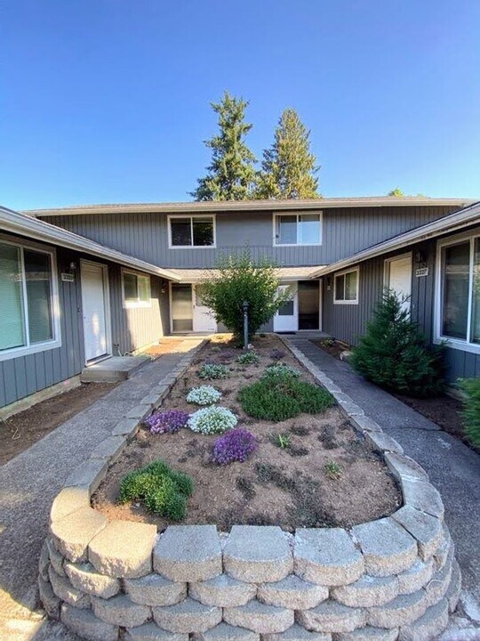 3321-3327 SE Maple St in Milwaukie, OR - Building Photo
