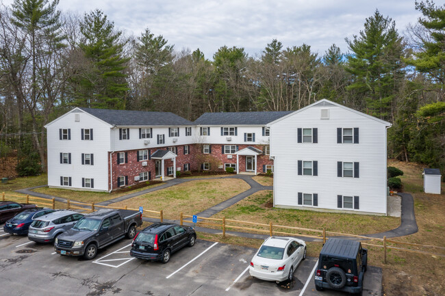 Stonehenge Apartments in Litchfield, NH - Building Photo - Building Photo