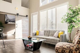 805 The High Rd in Austin, TX - Building Photo - Building Photo