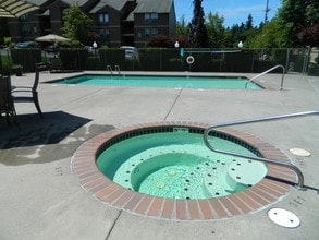 Springwater Trail Apartments in Gresham, OR - Foto de edificio - Building Photo