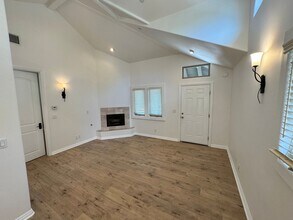 3707-3709 Telegraph Rd in Ventura, CA - Building Photo - Building Photo