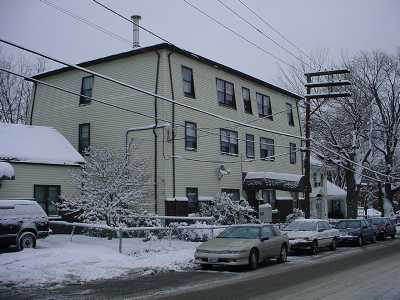 32-34 E Main St in West Warwick, RI - Foto de edificio