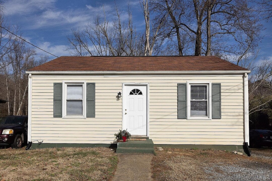 825 Old Forest Rd in Lynchburg, VA - Building Photo