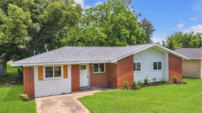 110 Prune St in La Marque, TX - Building Photo - Building Photo