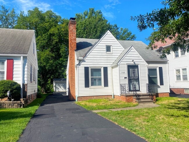 property at 1560 E 195th St