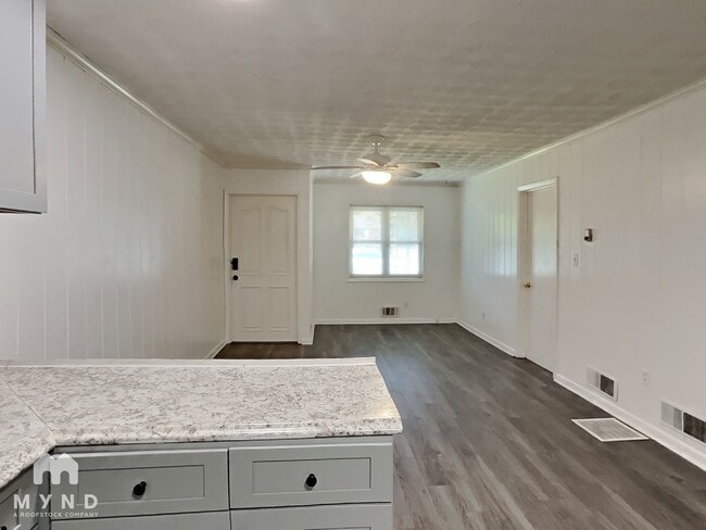 1429 Vesta Ave, Unit Right in East Point, GA - Building Photo - Building Photo