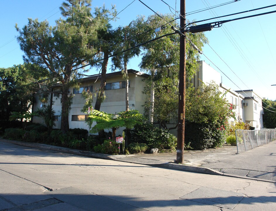 5160 Denny Ave in North Hollywood, CA - Building Photo