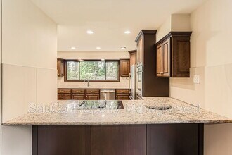 1759 Marylhurst Dr in West Linn, OR - Building Photo - Building Photo