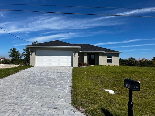 2909 NE 1st Ave in Cape Coral, FL - Building Photo - Building Photo