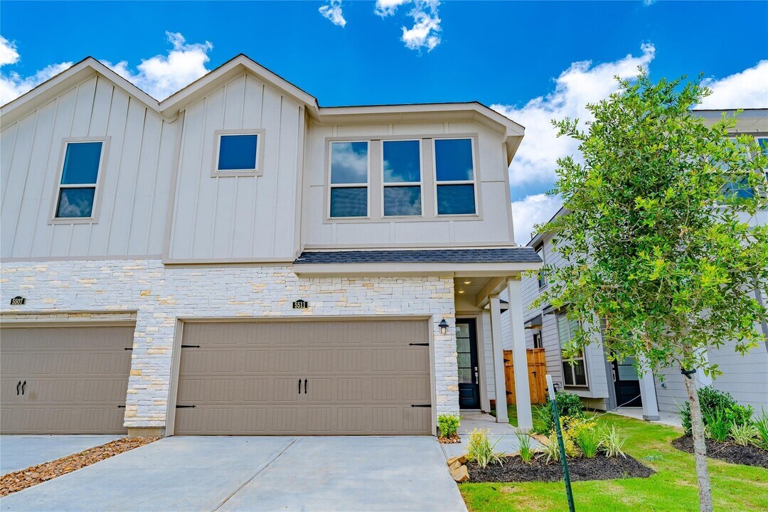 5511 Holly Hvn Ct in Fulshear, TX - Building Photo