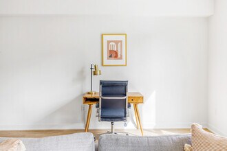 11000 NE 10th St in Bellevue, WA - Building Photo - Building Photo