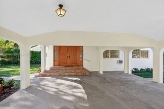 1305 Alhambra Cir in Coral Gables, FL - Building Photo - Building Photo