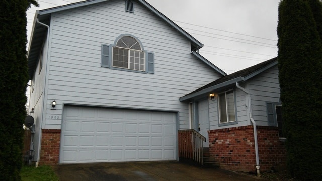 property at 1992 Meadowood Loop
